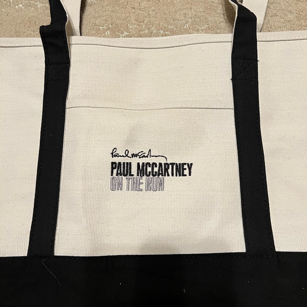 NWOT Paul McCartney 2011 “On the Run” rare, collectible, complete VIP gift set.